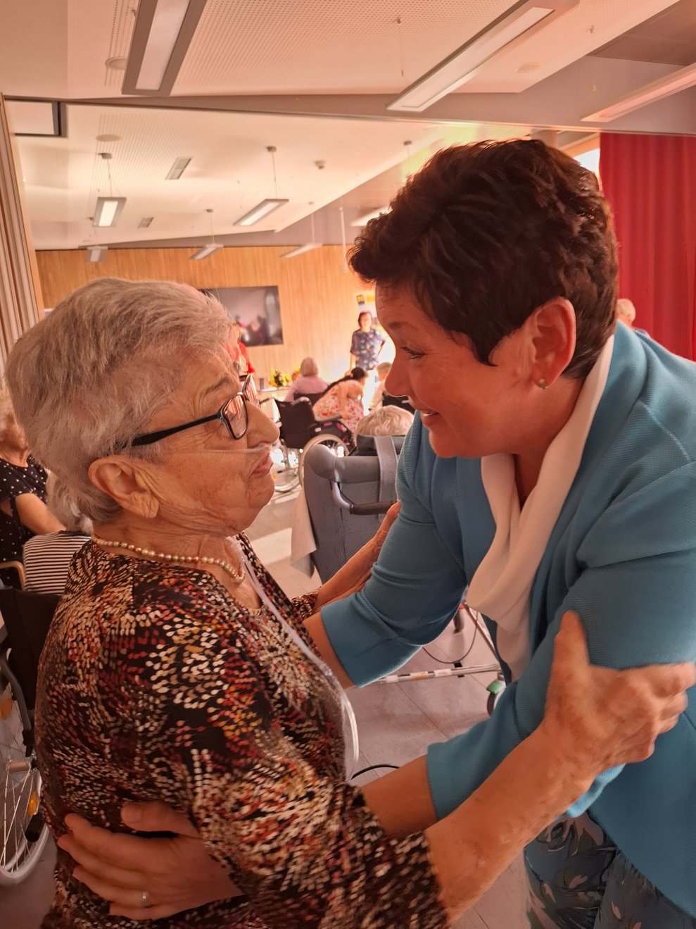 Liebe Sr. Ulli, ich wünsche dir von Herzen alles Liebe. Wir werden dich sehr vermissen.
