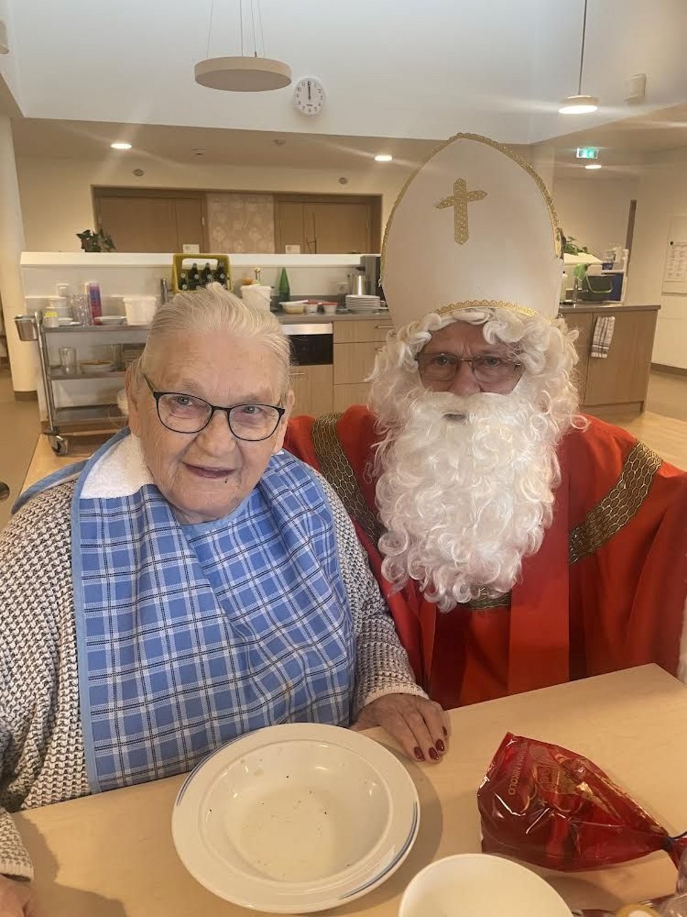 Bewohnerin mit Nikolaus