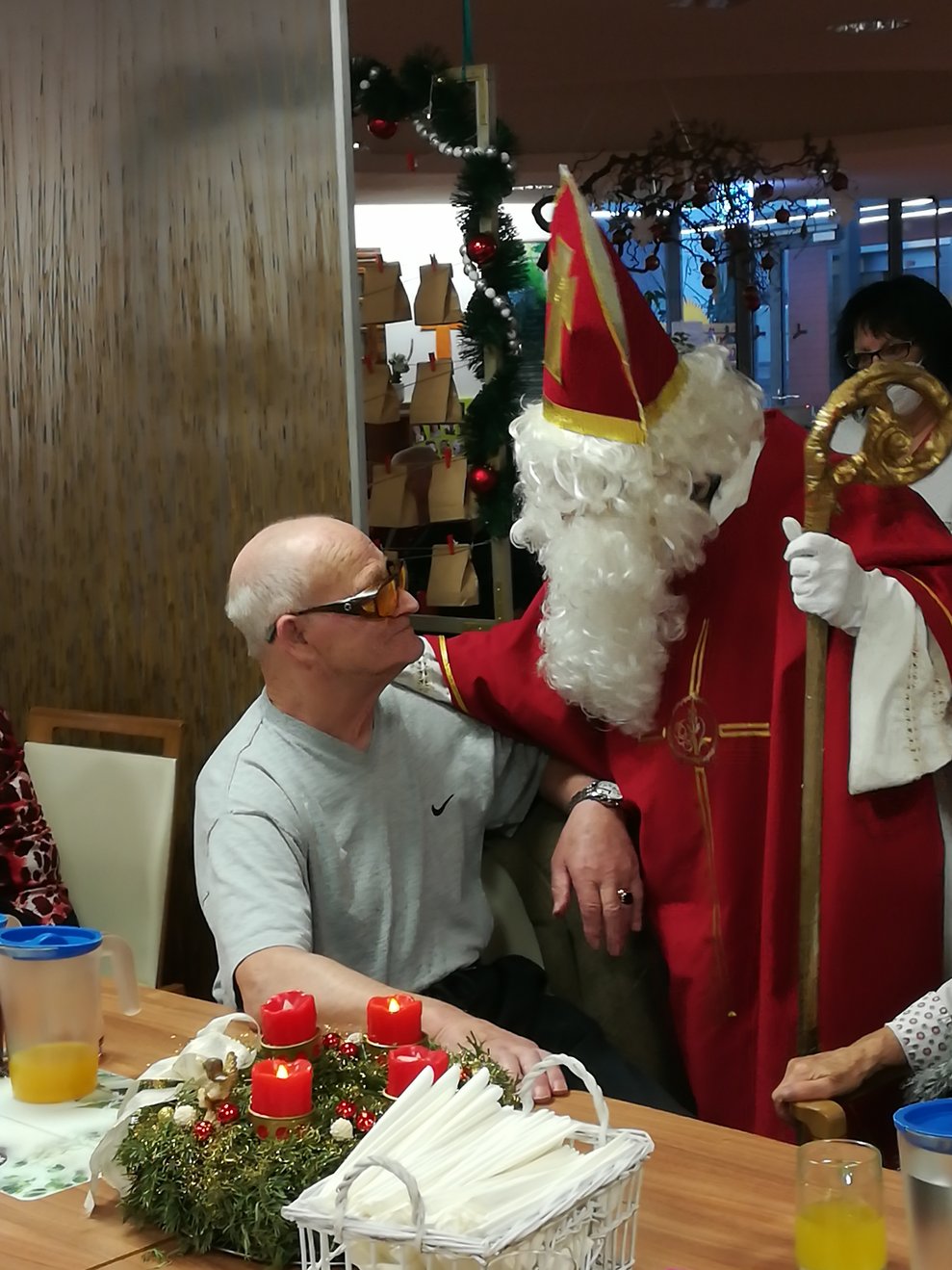 Lieber Herr Reiterer, ich wünsche Ihnen von Herzen schon heute ein schönes Weihnachtsfest.