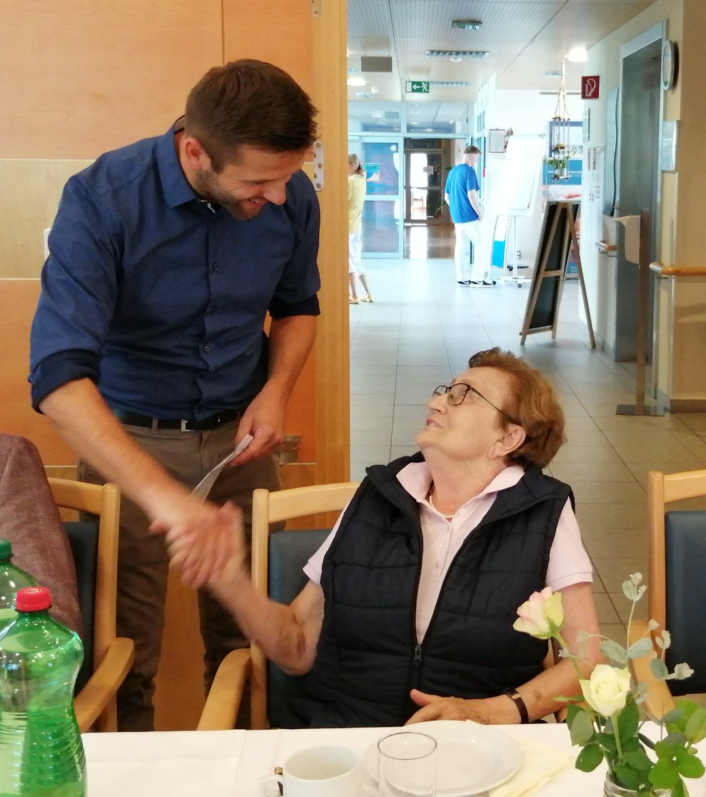 Jubilarin mit Direktor