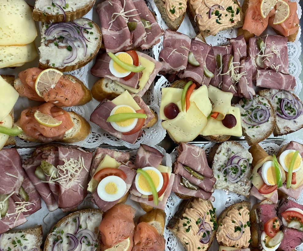 Die Küche servierte köstliche Brötchen.