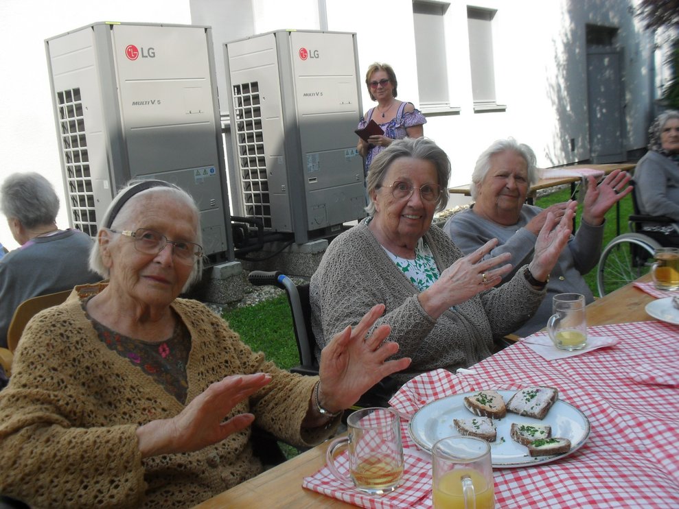 Unsere Bewohnerinnen beim Tanzen. 