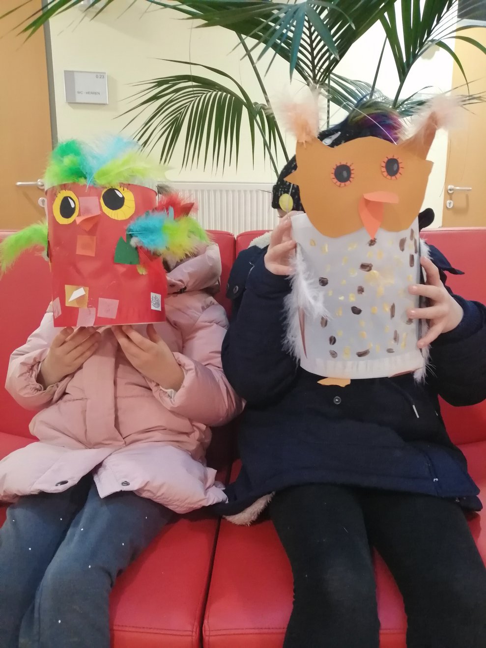 Kinder mit Laternen
