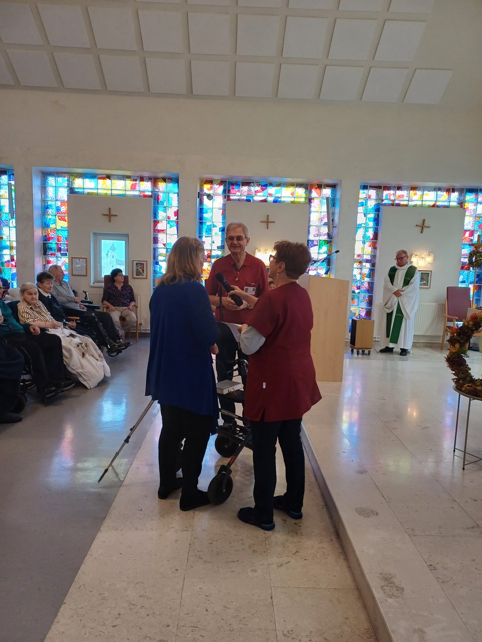 Personen in der Kirche