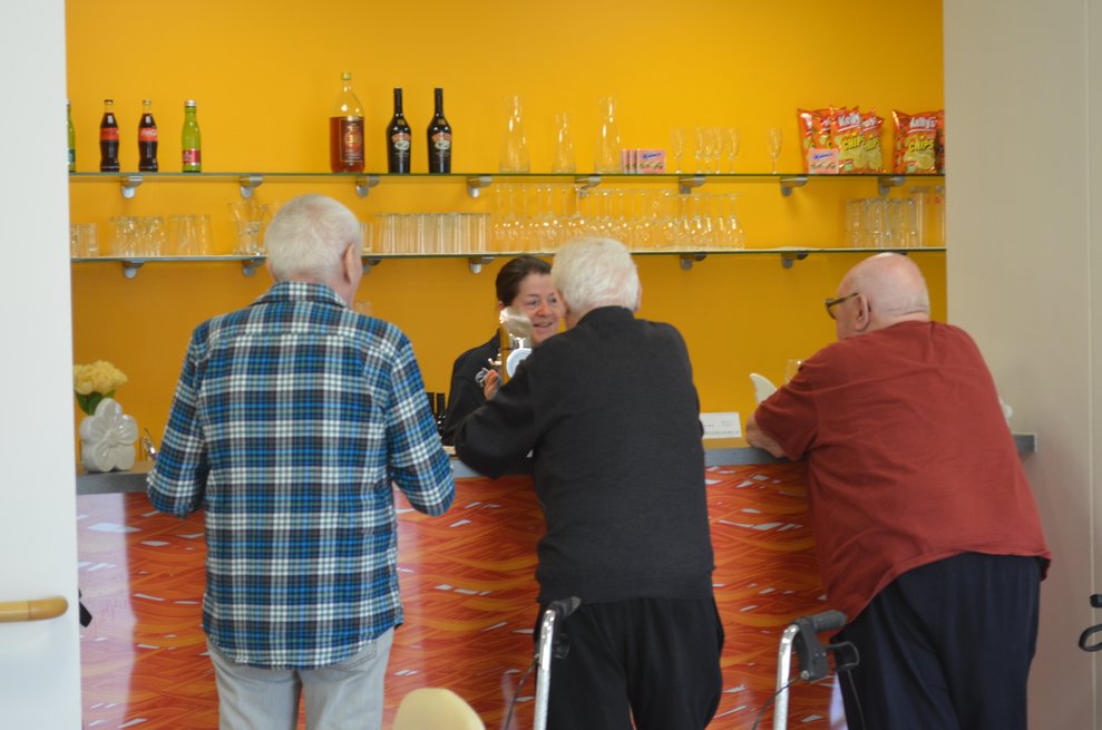 Bewohner in der Cafeteria