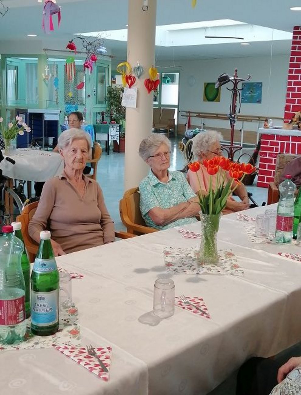Die Damen warten