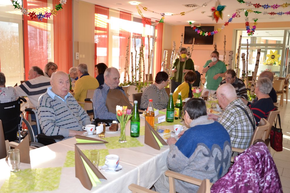 Pflege und Betreuungsleitung Wingelhofer begrüßte die Jubilare und ihre Angehörigen herzlich.