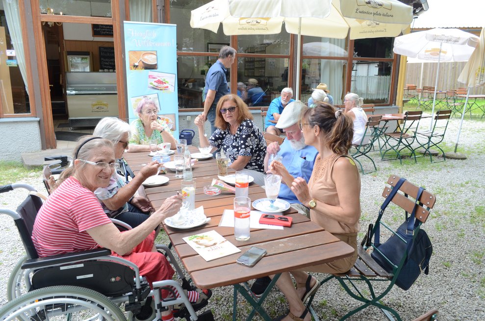 Bewohner essen Eis