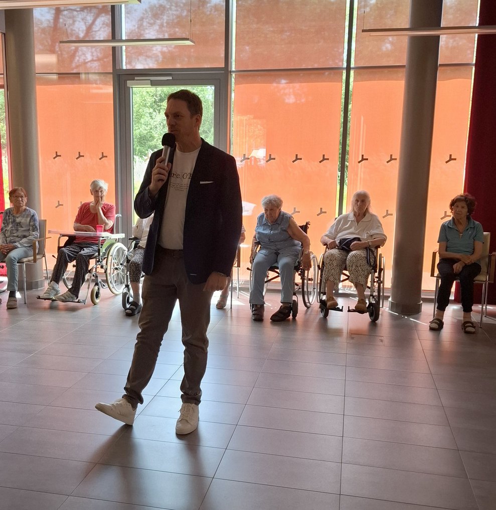 Einleitende Begrüßungsworte durch unseren interim. Kfm. Direktor Stefan Bernhard.