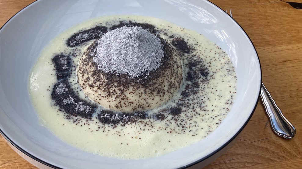 Eine Portion Germknödel.