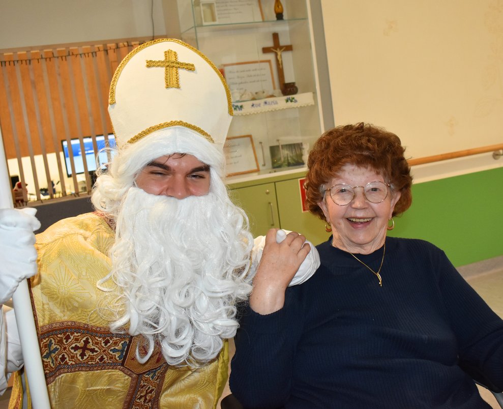 Glückliche Gesichter beim Besuch vom Nikolaus 