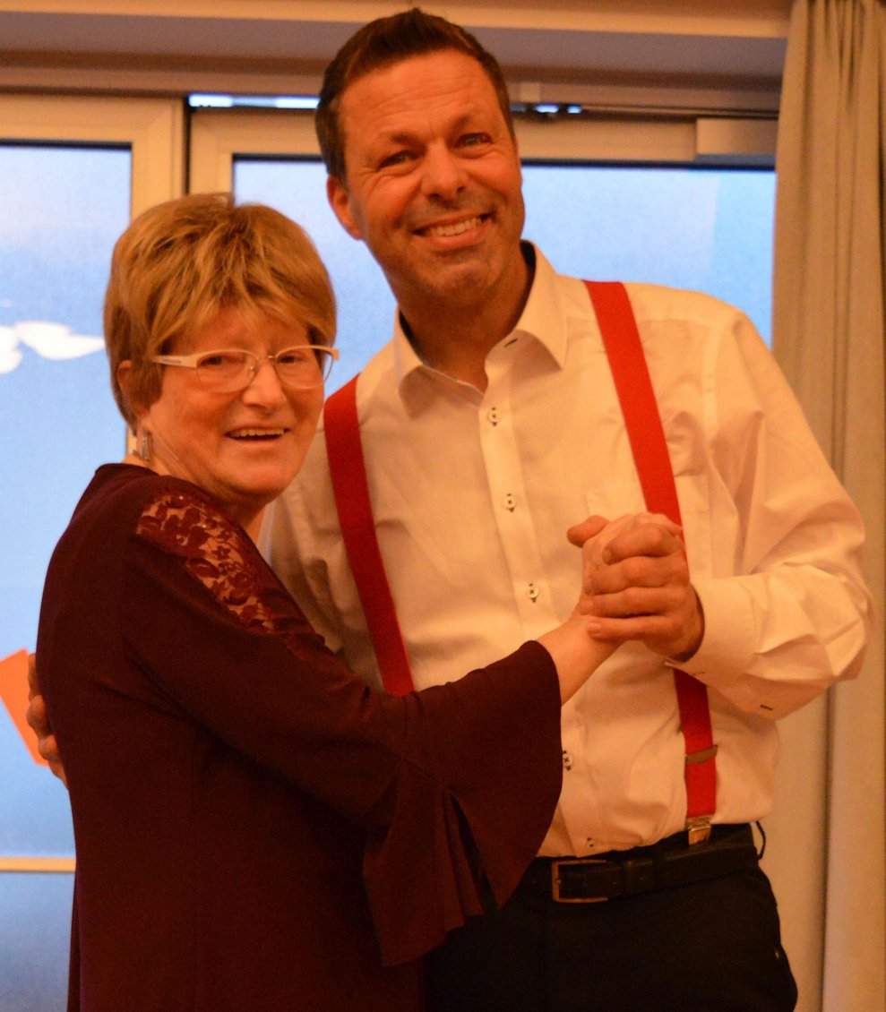Eine Frau und ein Mann.