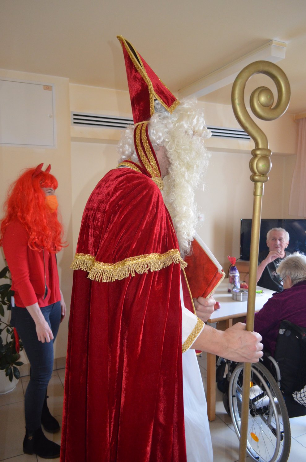 Nikolo mit Krampus