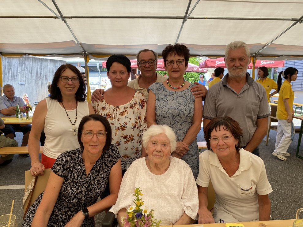 Für Frau Ruso ist es das erste Sommerfest bei uns im Haus.
