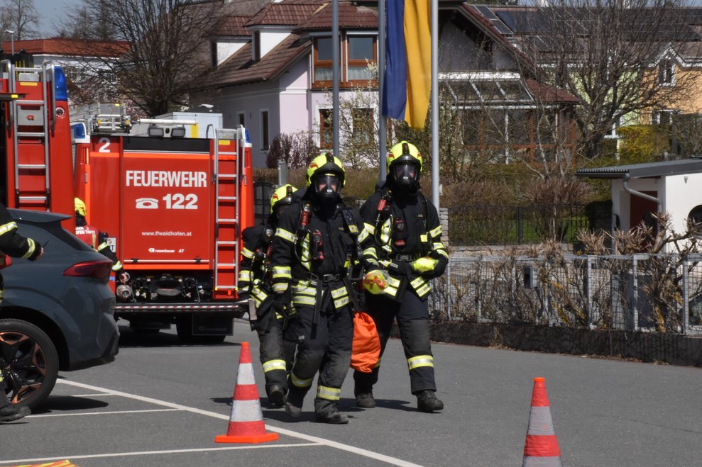 Drei Feuerwehrmänner.
