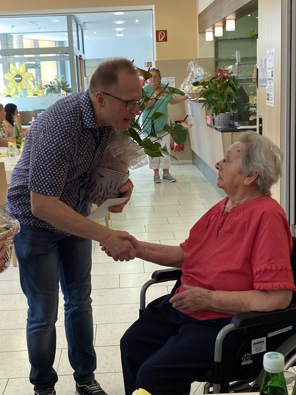 Fr. Ertelthaler freute sich über die Glückwünsche zu ihrem 90iger.