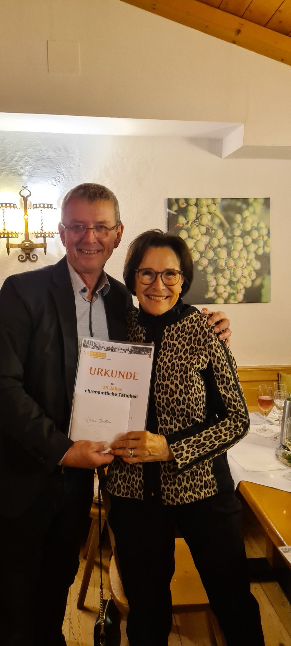 Ehrenamtliche Mitarbeiterin Christine bekam eine Urkunde für 15 Jahre ehrenamtliche Tätigkeit.
