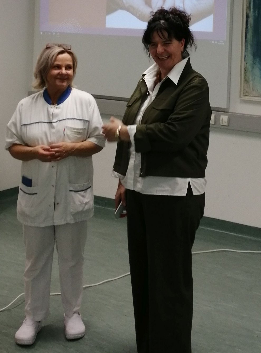 St. Pflegedirektorin Maria Hollerer und Dorota Kurzak bei der Begrüßung