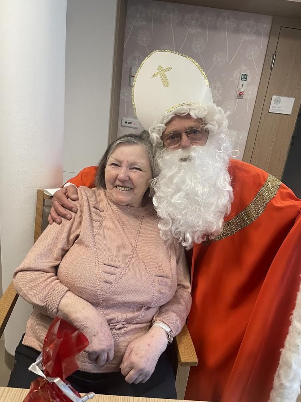 Foto von Bewohnerin und Nikolaus