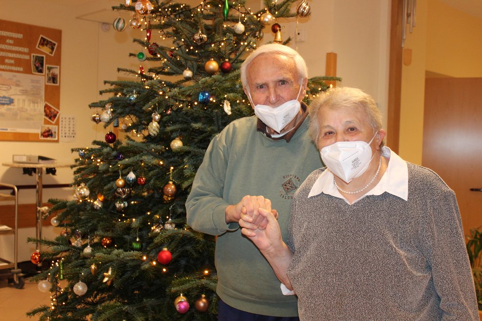Christbäume schmücken