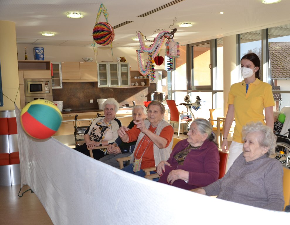 Der Ball ist drüben