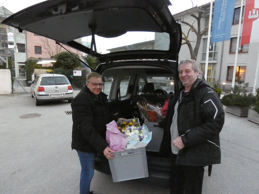 Blumen im Auto
