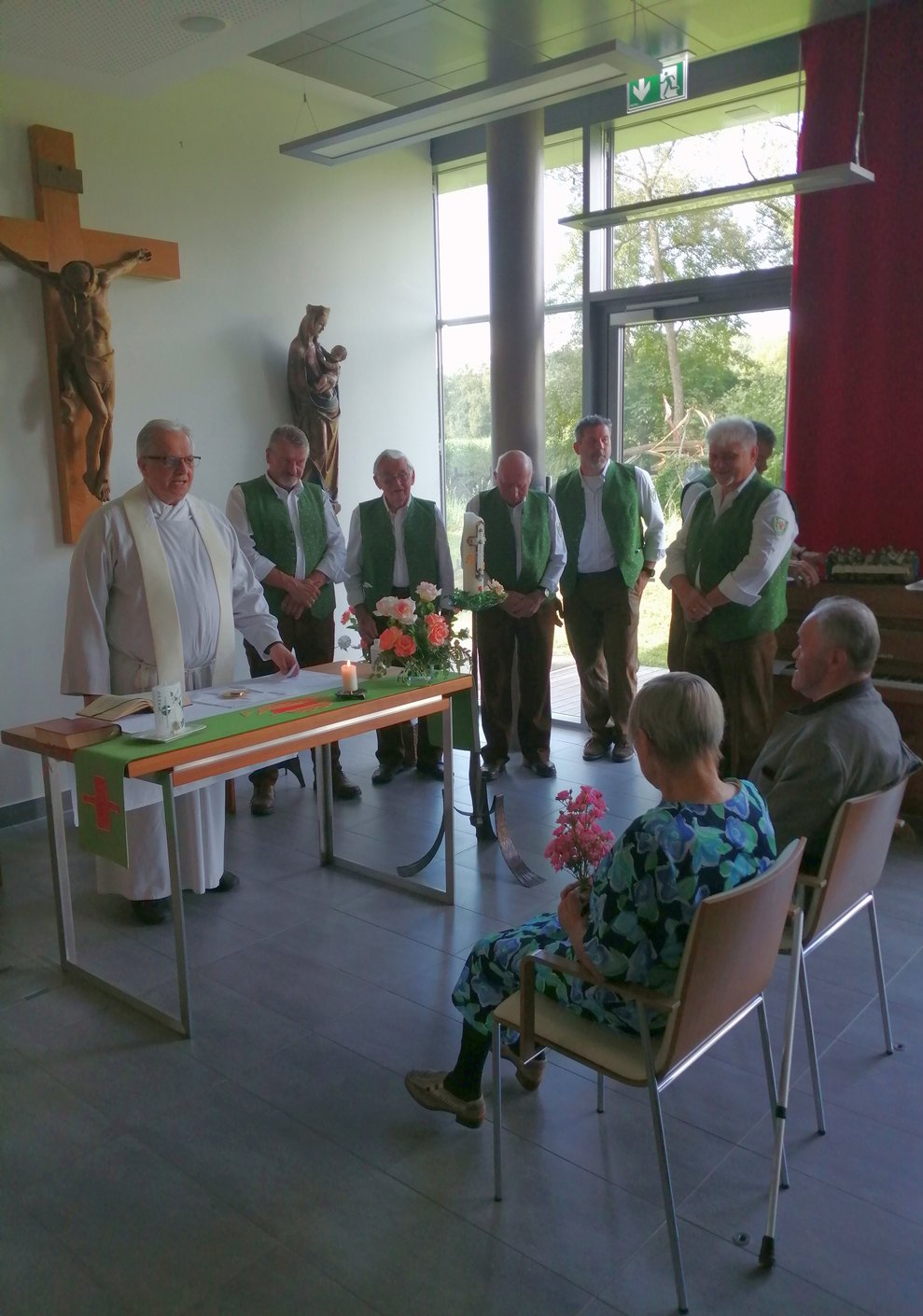 Anlässlich der Goldenen Hochzeit findet eine sehr feierliche Messe statt.