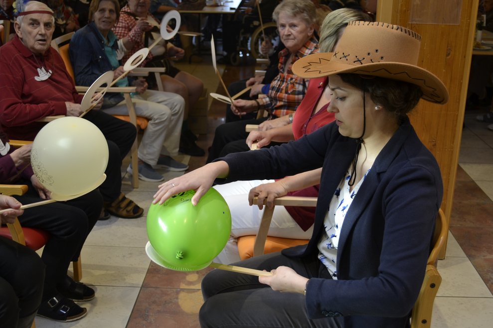 Spiel mit Luftballon