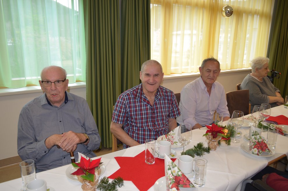 Bewohner im Festsaal