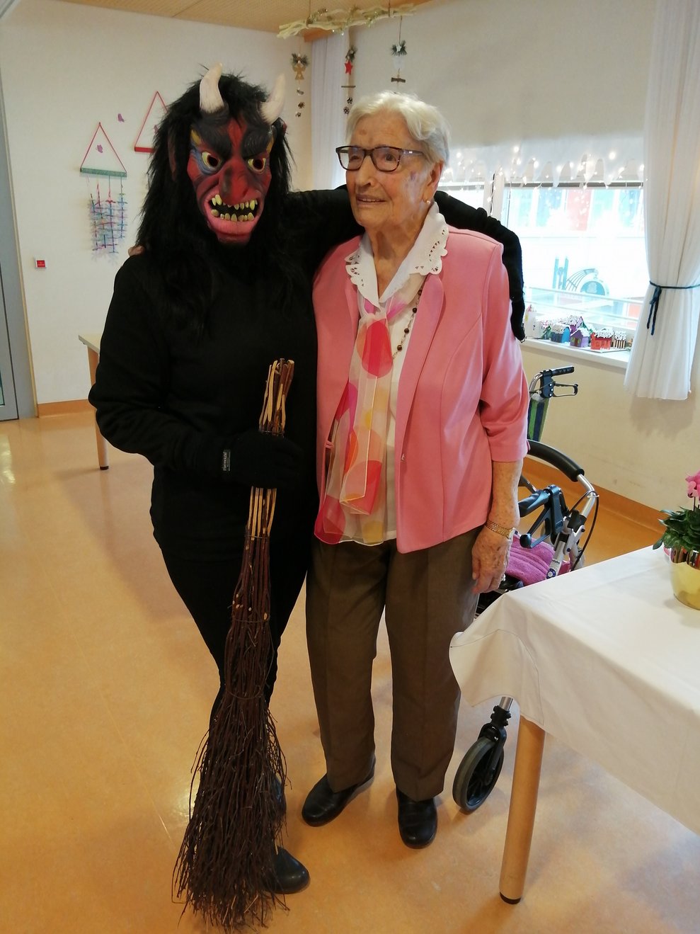 BewohnerIn mit Krampus