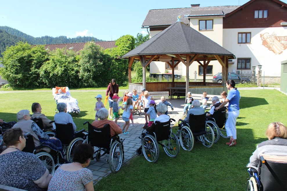 Sing- und Tanzvorführung des Kindergartens