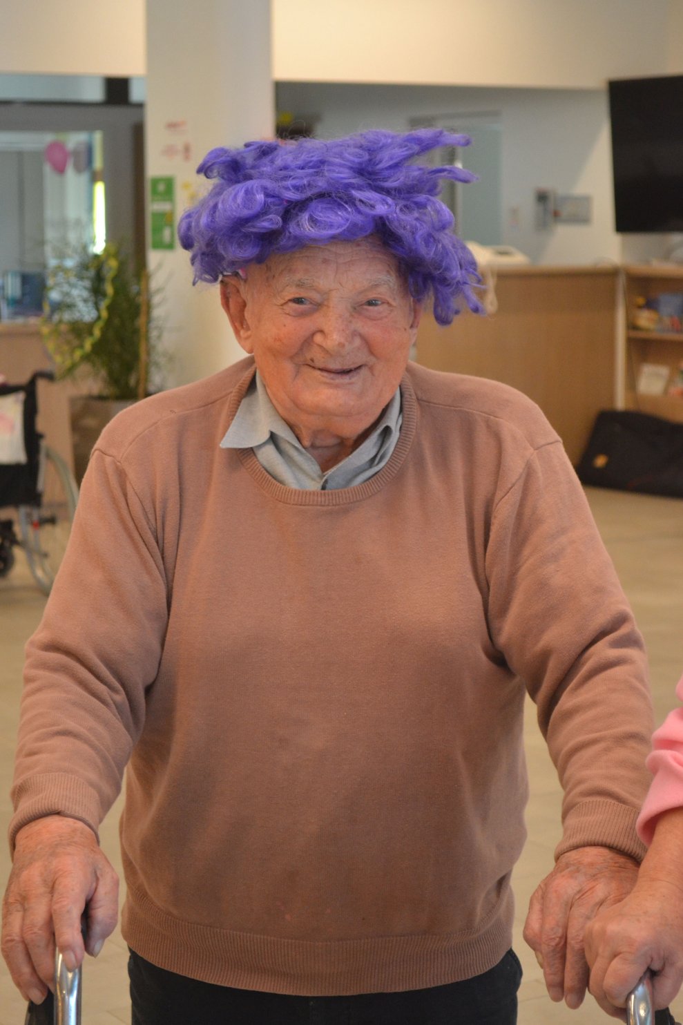 Verkleidete Person