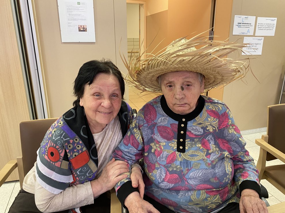 Frau Ertelthaler mit ihrer Tochter.