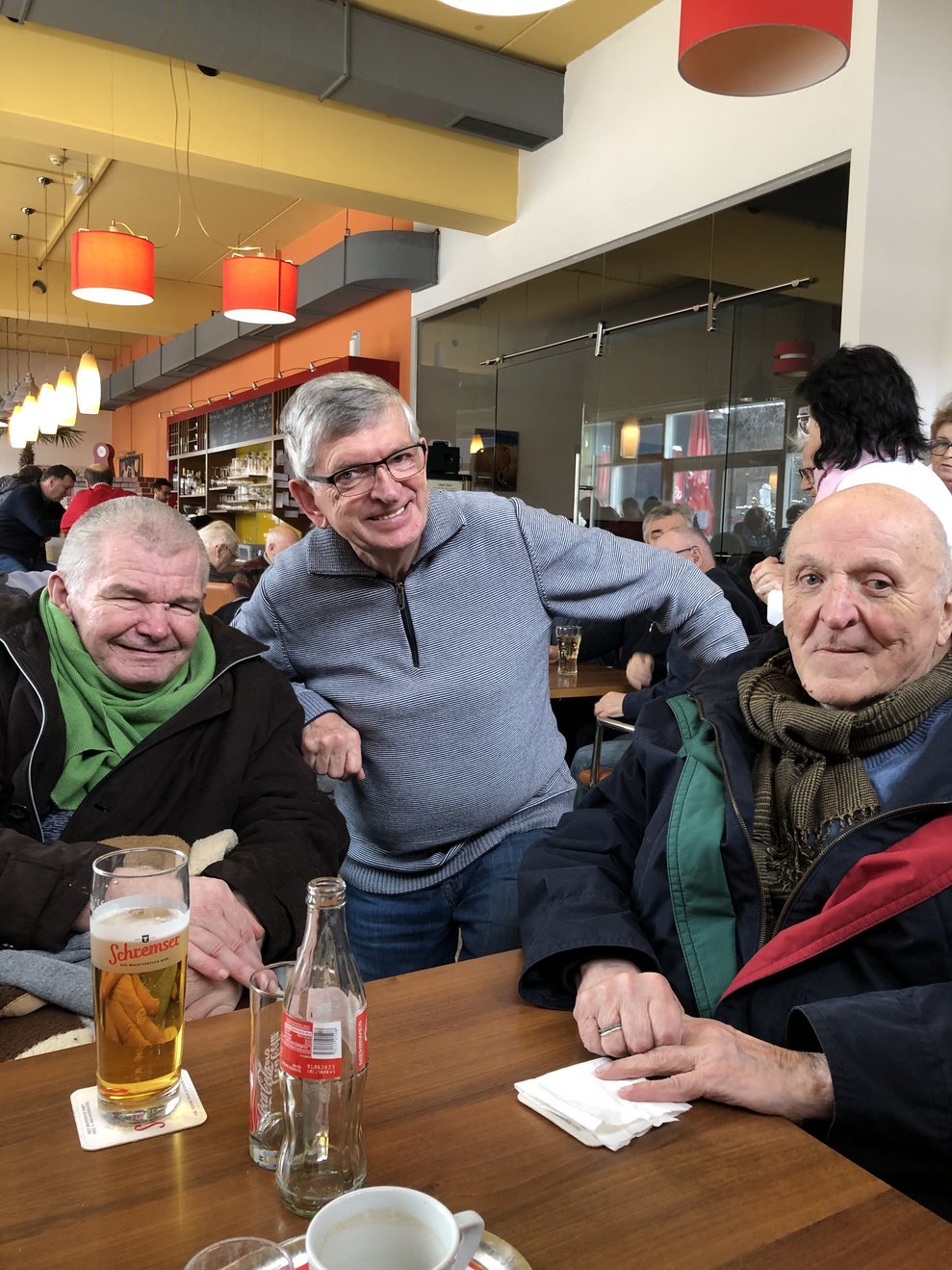 die Männerrunde im Kaffeehaus