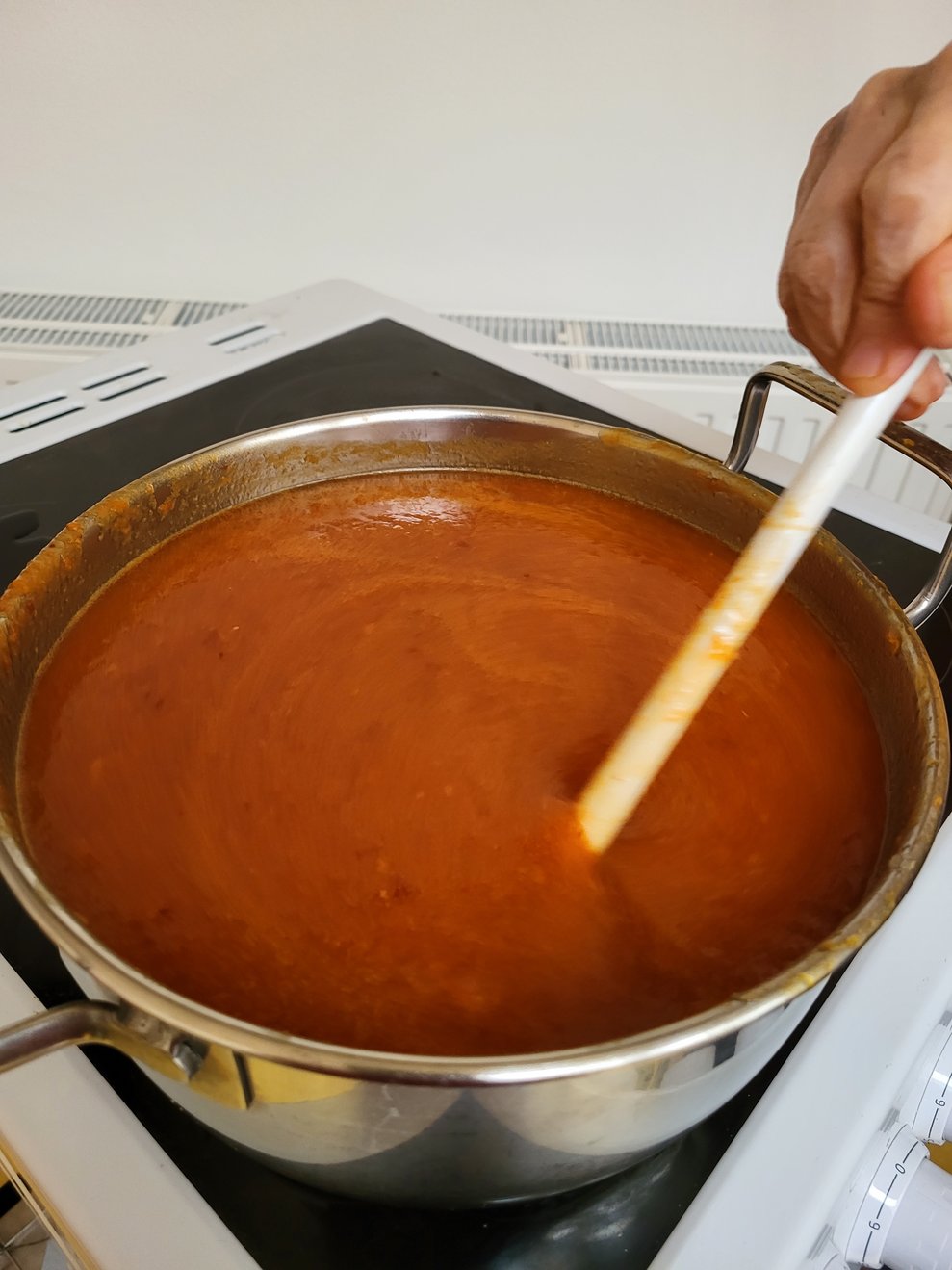 Wir warten auf das "blubbern" der Marmelade. Dann ist sie fertig!