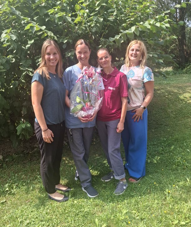 Kfm. Direktorin-Stv. Katalin Bruschek, Geburtstagskind Martina Reithofer, PBM Isabella Kuntsche und Pflegedirektorin Gabriela Blahova.