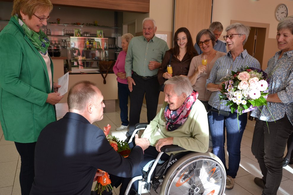 Für die Gemeinde gratulierten Vizebürgermeister Heißenberger und Gemeinderätin Katzenbeißer.