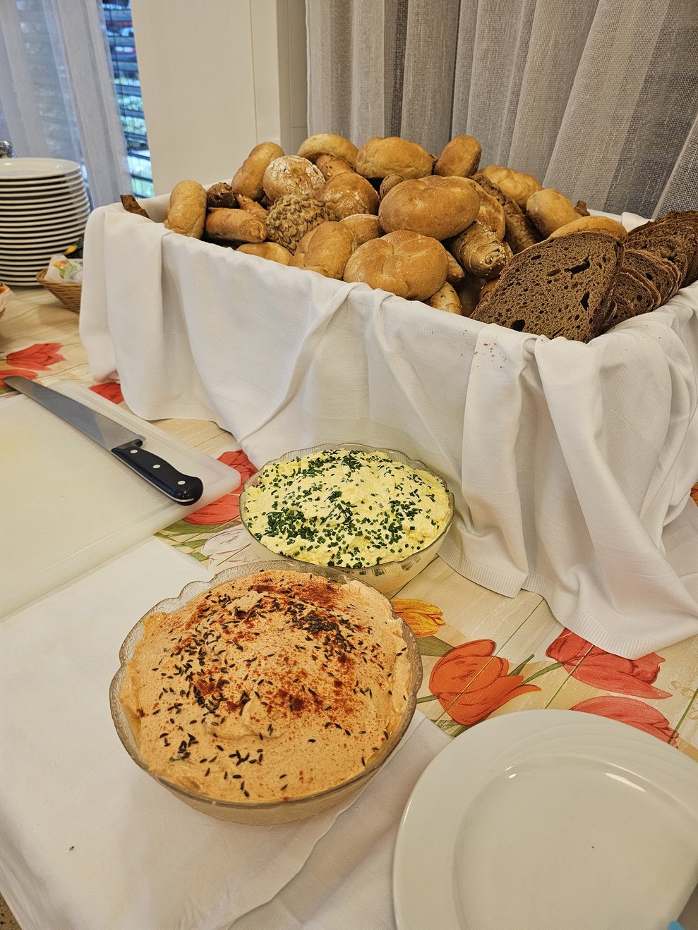 Alle Gäste bewunderten und bestaunten das üppig gefüllte Buffet.