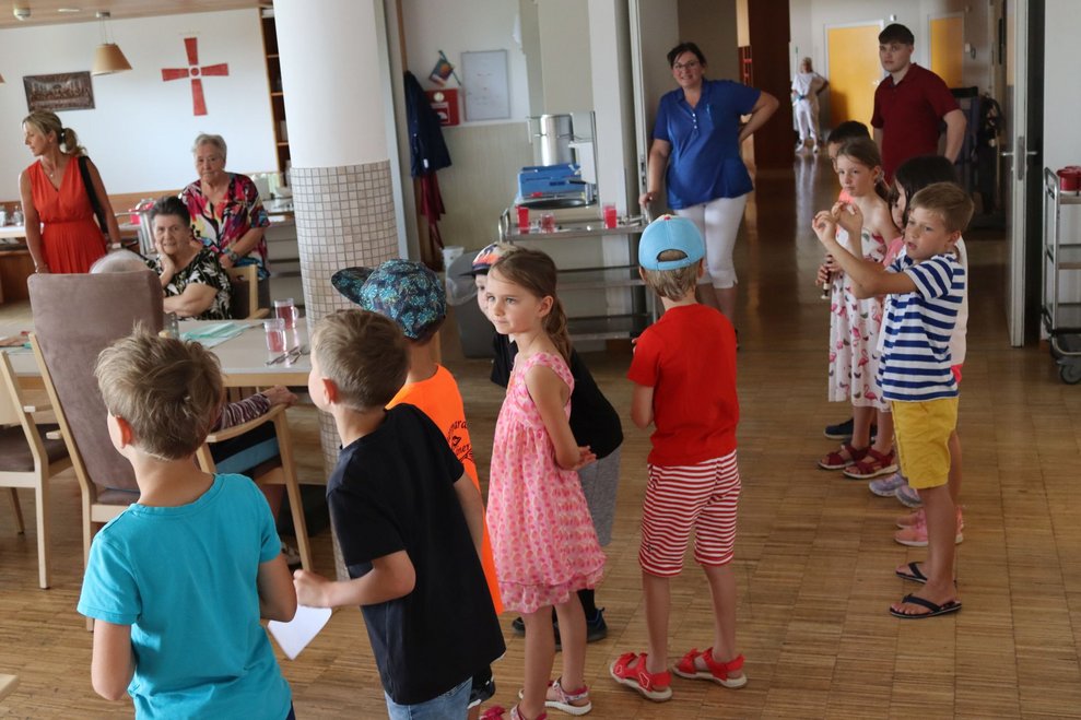 Überraschungsbesuch der Volksschulkinder