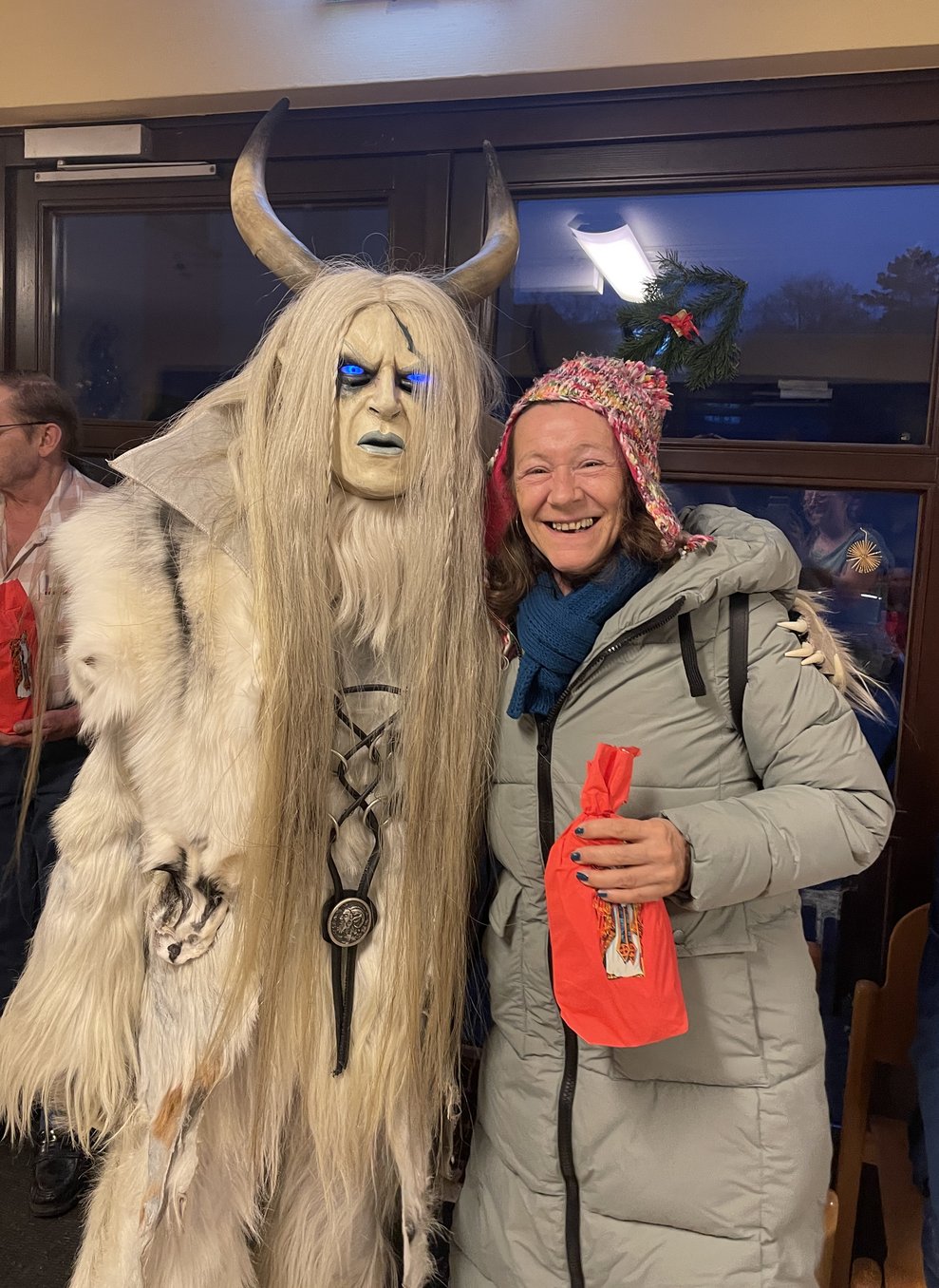 Krampus mit einer Dame. 