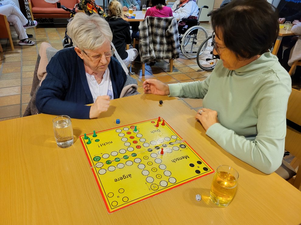 Das Lieblingsspiel an diesem Abend war sichtlich das Brettspiel "Mensch ärger dich nicht". 