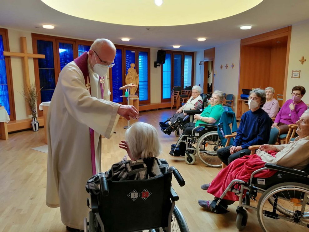 Hl Messe mit Aschenkreuz