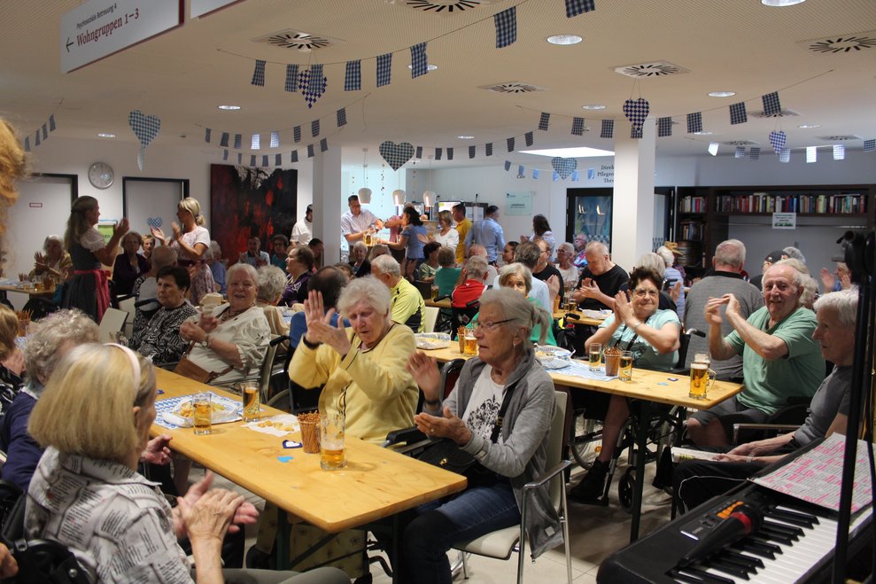 …Oktoberfest mit guter Laune und…
