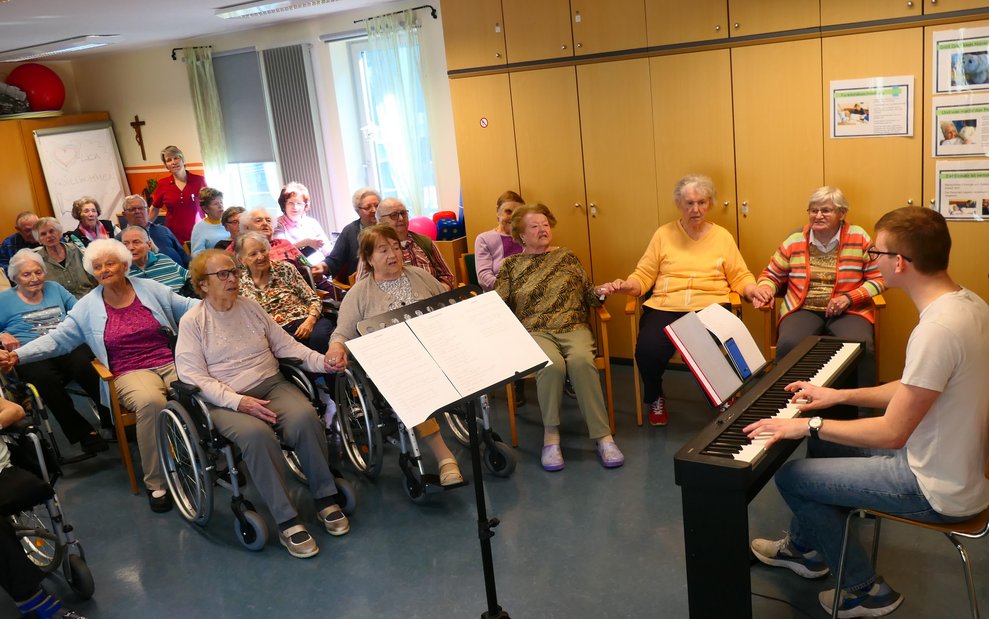 Tobias spielt auch Klavier.