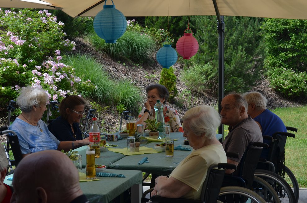 Bewohner auf der Terrasse