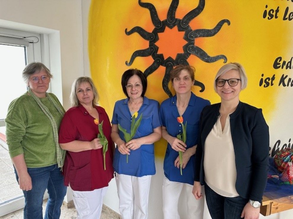 auch die Reinigungsmitarbeiterinnen bekommen die Frühlingsbotschaft