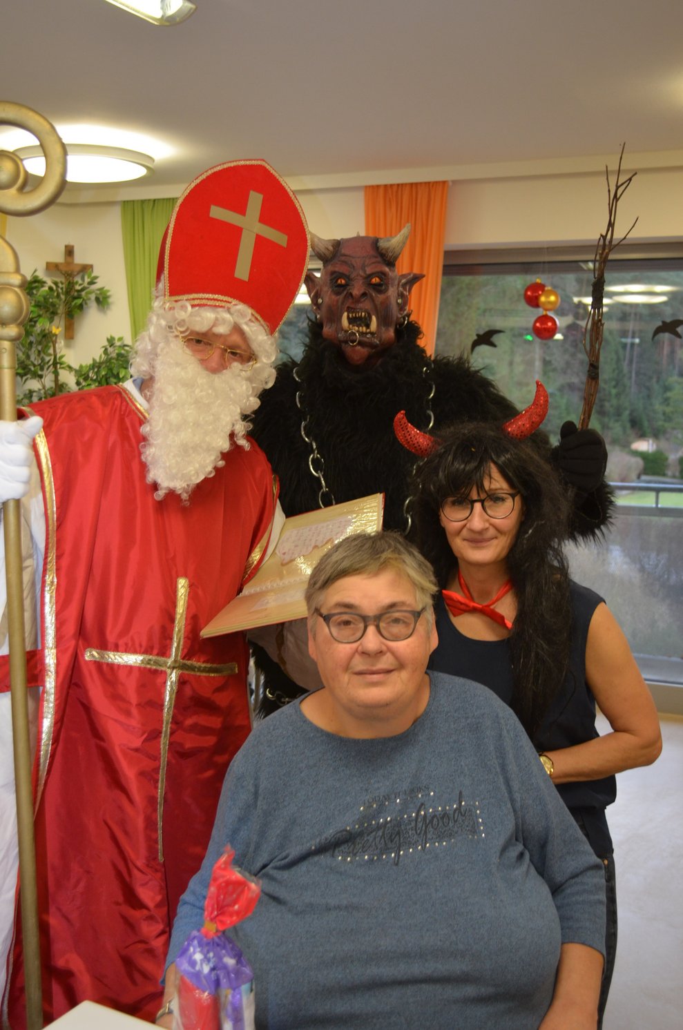 Bewohnerin mit Krampuse, Nikolo
