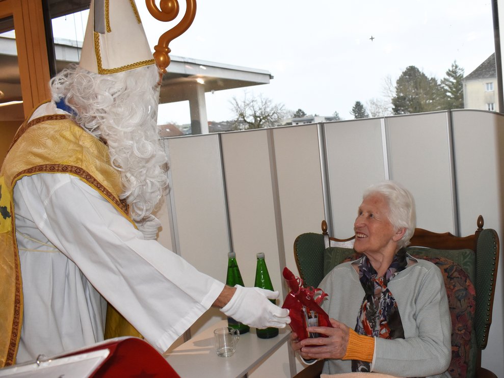 Glückliche Gesichter beim Besuch vom Nikolaus 