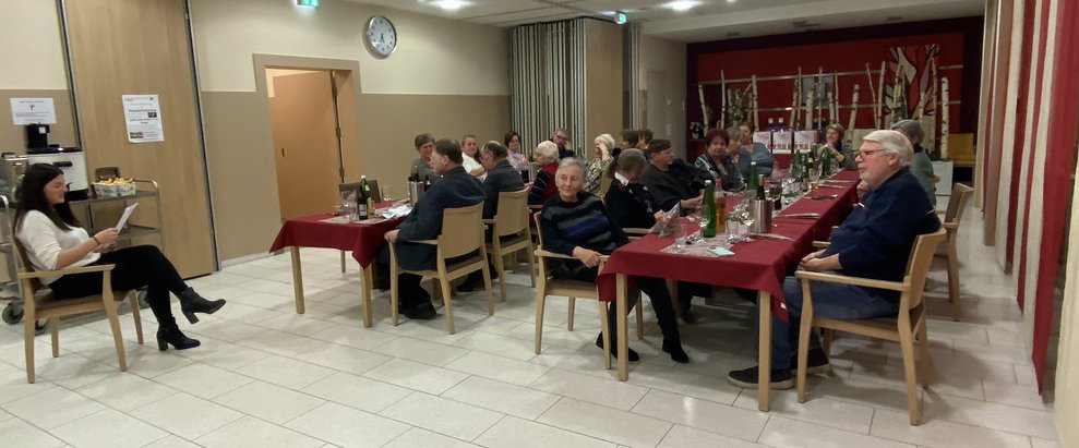 Eine wunderschöne Weihnachtsgeschichte wurde von Dir. stv. Selina vorgelesen.