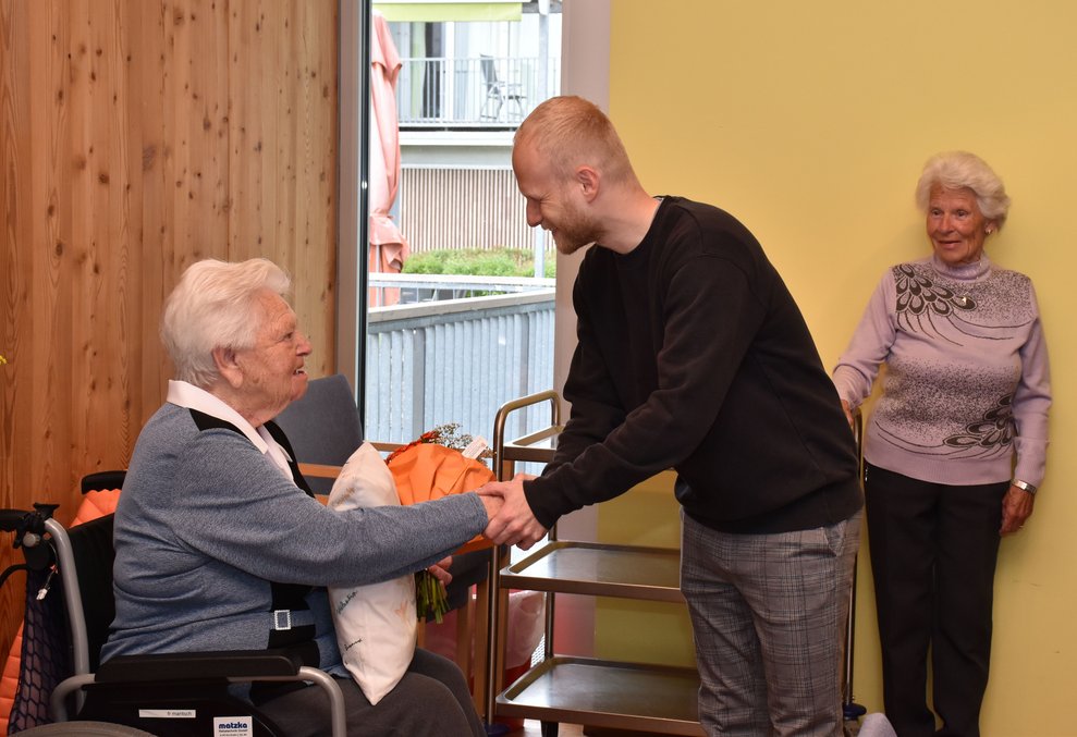Josef Brandl gratuliert.